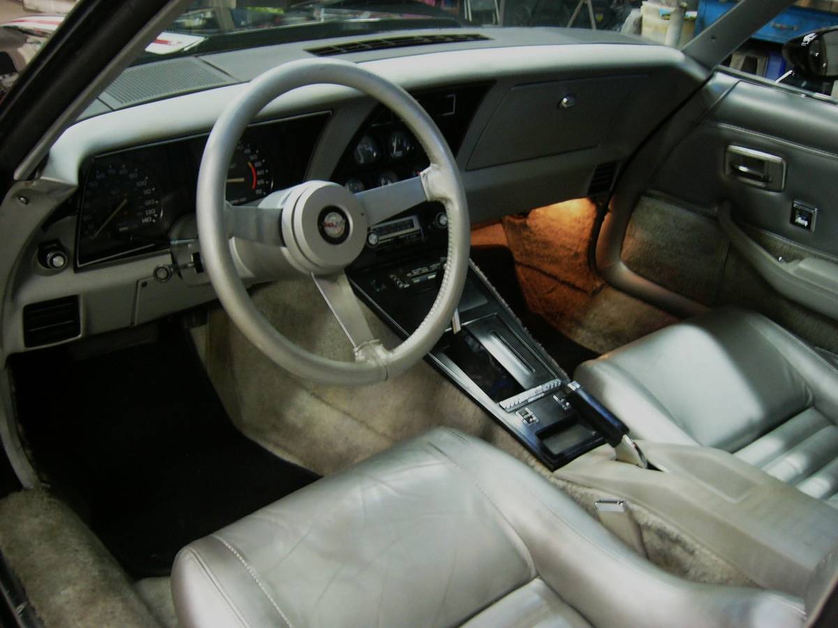 Chevrolet-corvette-1978-12