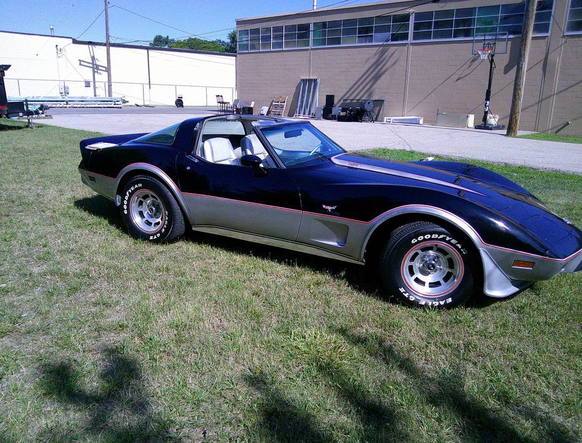 Chevrolet-corvette-1978-black-11
