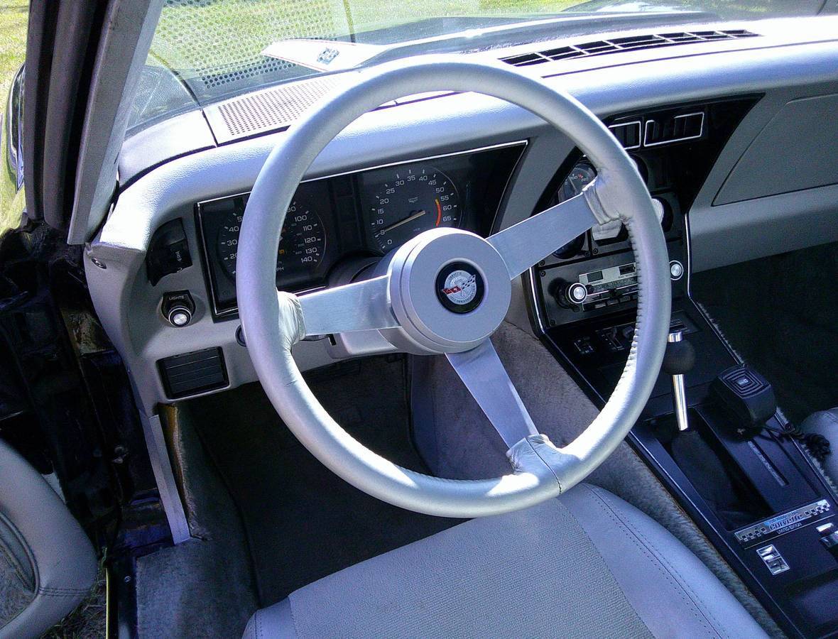 Chevrolet-corvette-1978-black-21