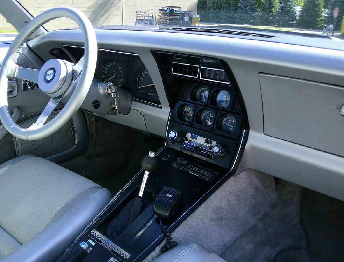 Chevrolet-corvette-1978-black-5