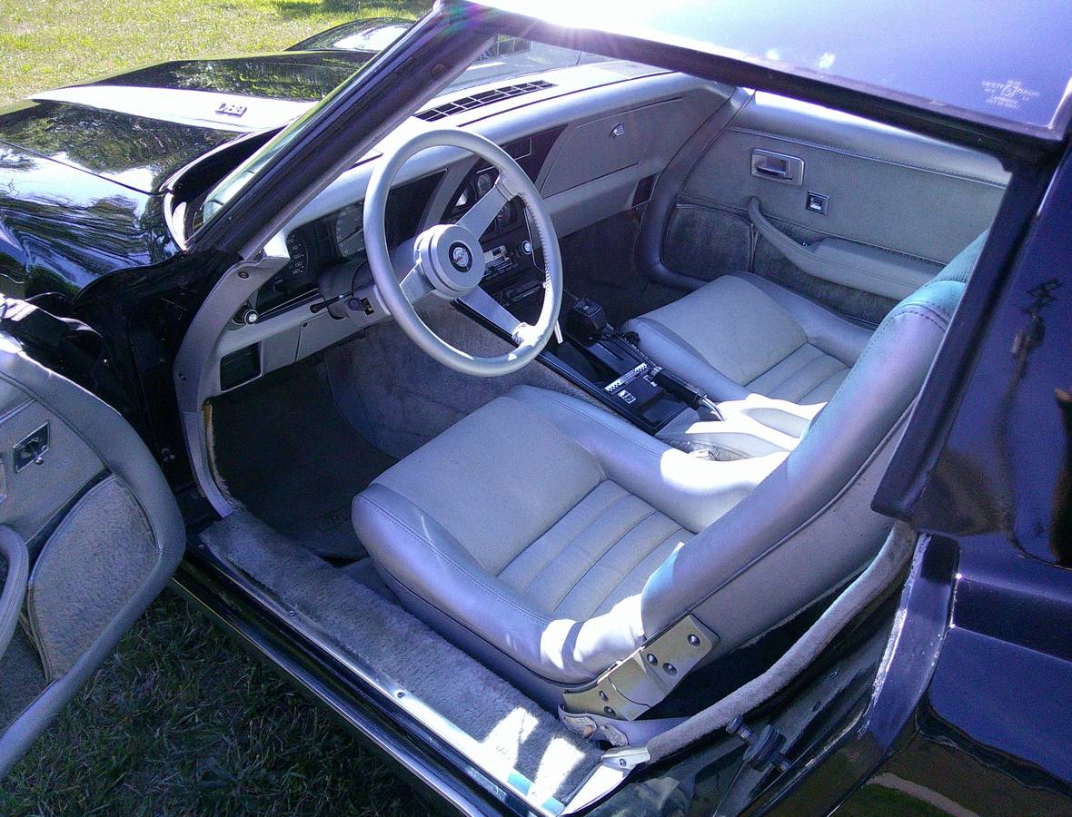 Chevrolet-corvette-1978-black-7
