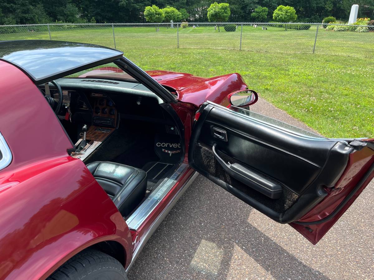 Chevrolet-corvette-1978-red-15