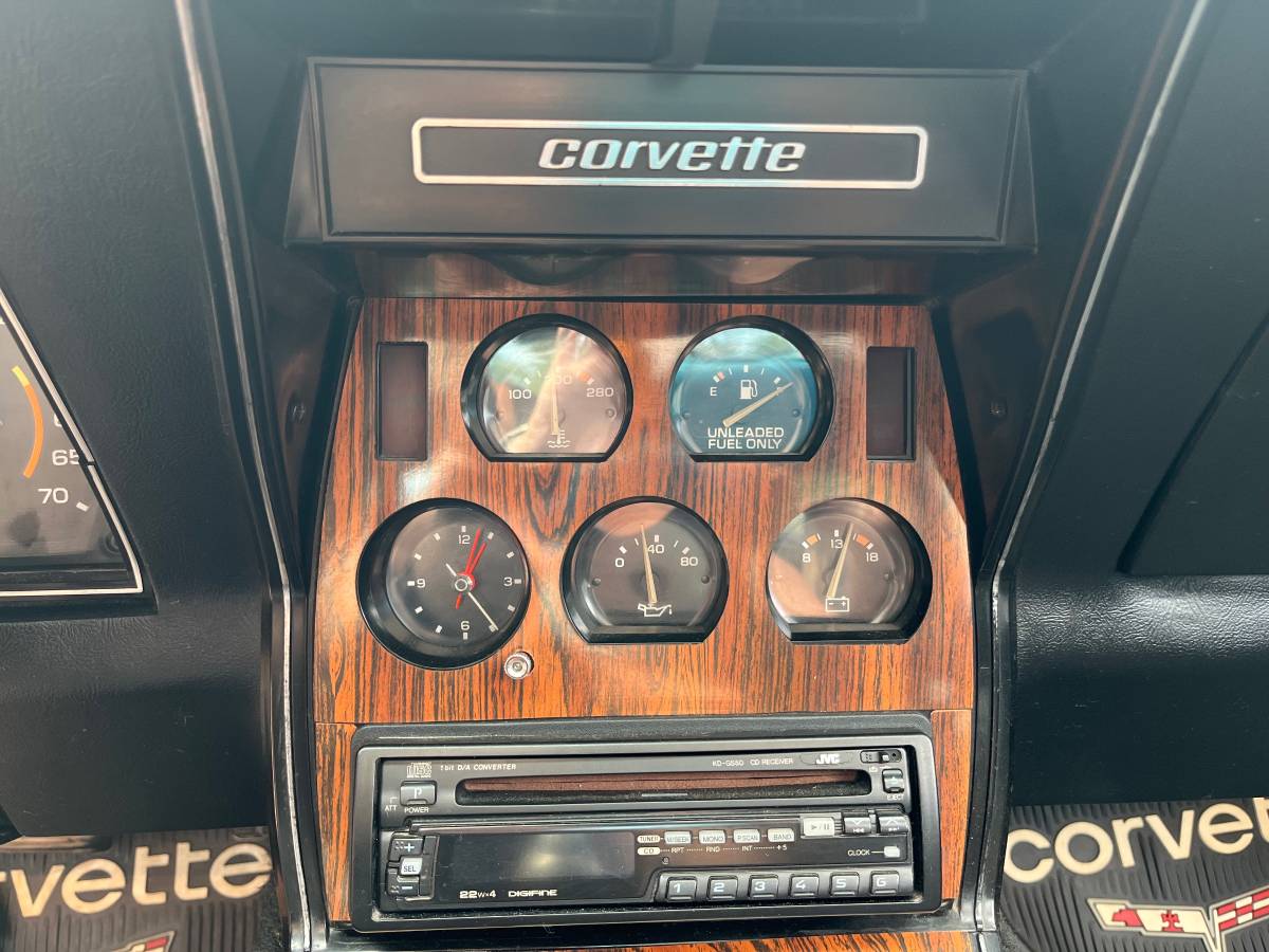 Chevrolet-corvette-1978-red-18