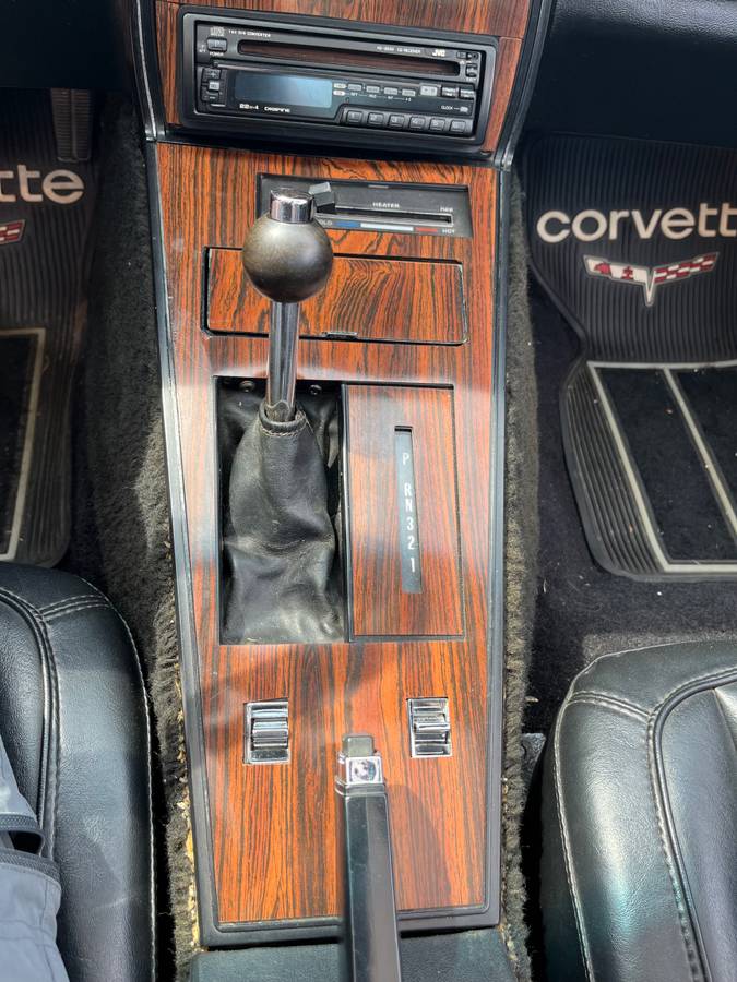 Chevrolet-corvette-1978-red-19