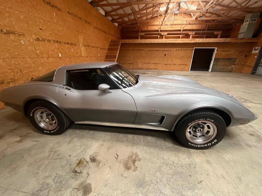 Chevrolet-corvette-1978-silver