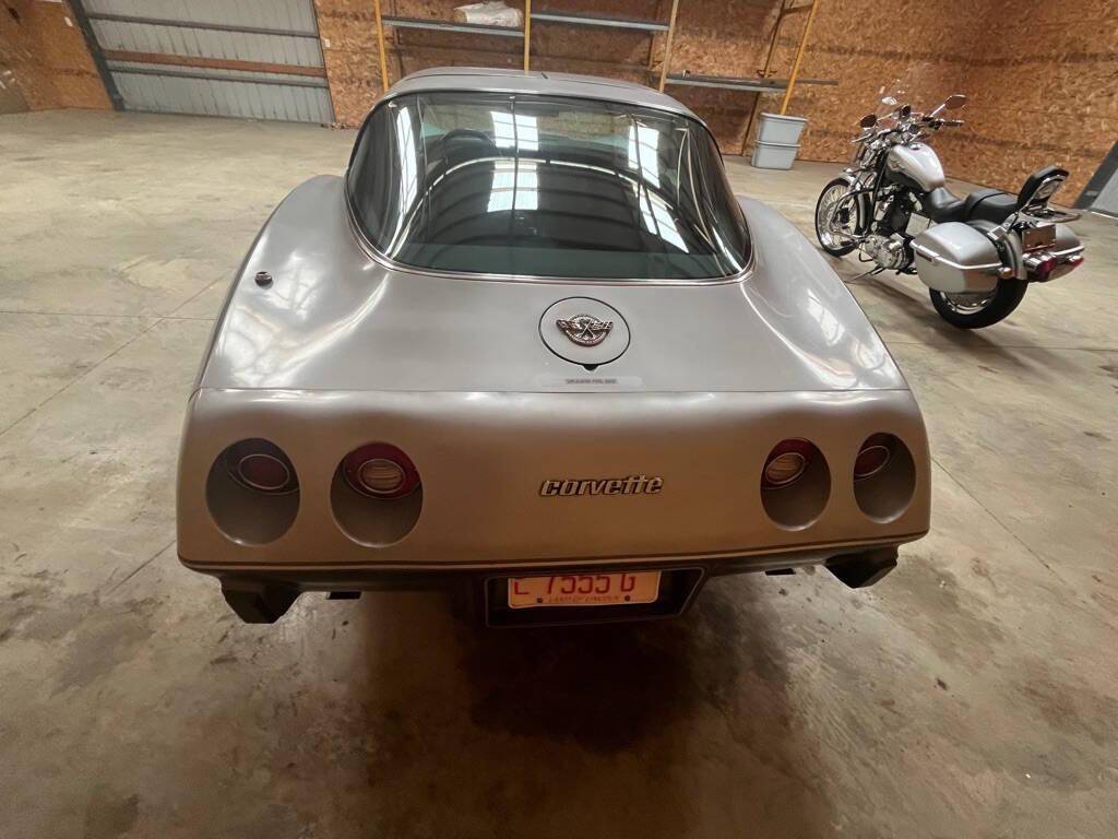 Chevrolet-corvette-1978-silver-6