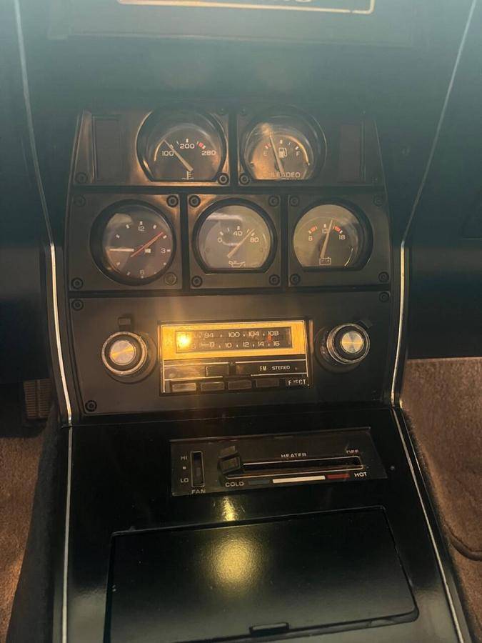 Chevrolet-corvette-1978-silver-9