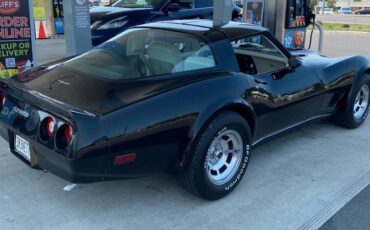 Chevrolet-corvette-1980-black-2