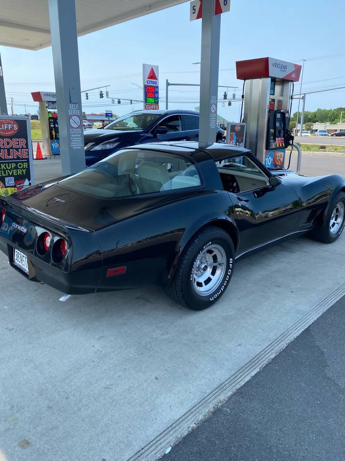 Chevrolet-corvette-1980-black-2