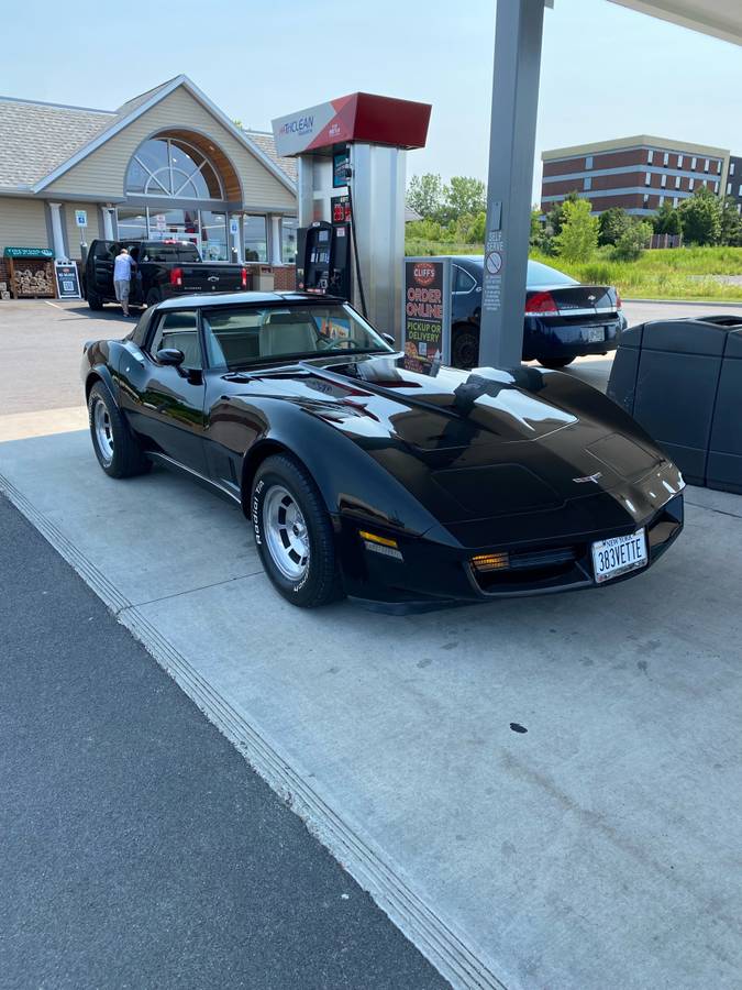 Chevrolet-corvette-1980-black-3