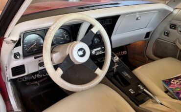 Chevrolet-corvette-1980-red