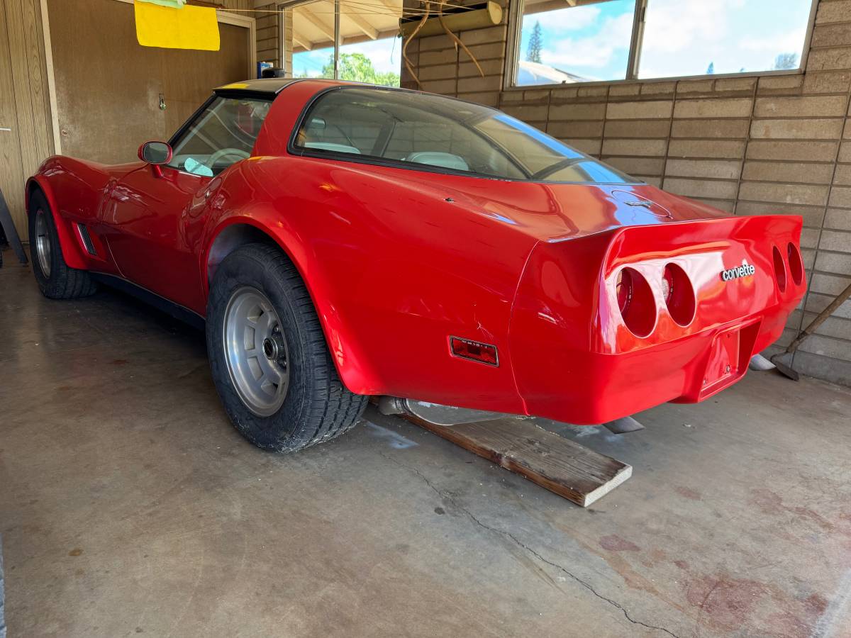 Chevrolet-corvette-1980-red-2