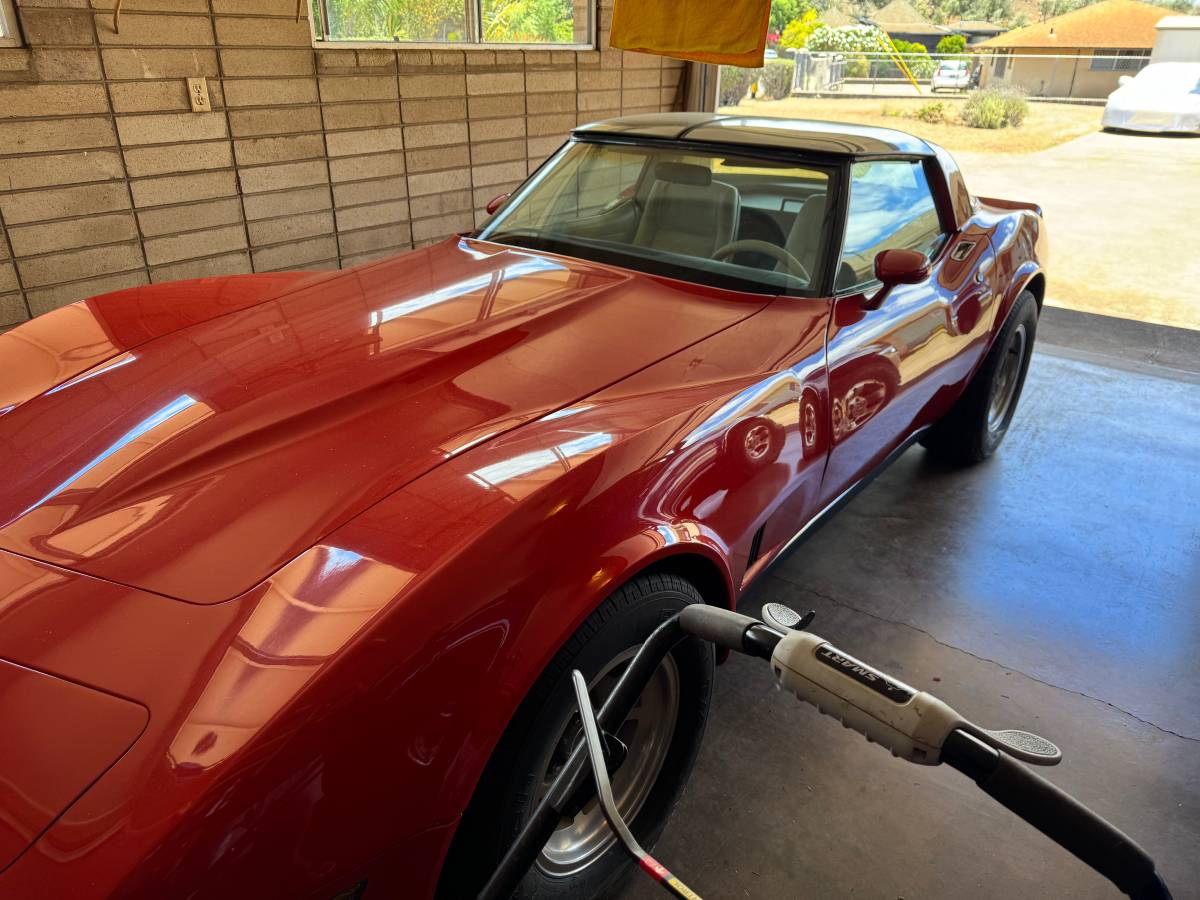 Chevrolet-corvette-1980-red-3