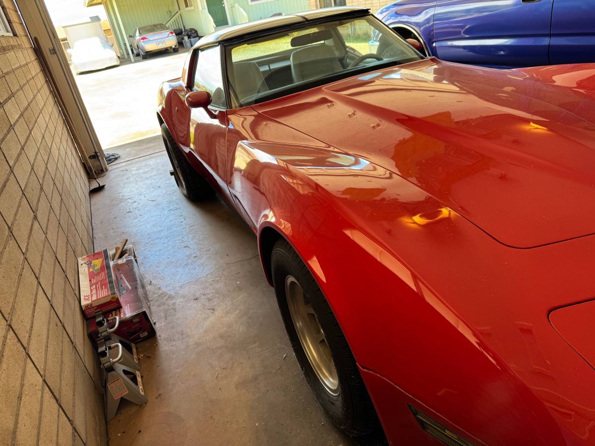 Chevrolet-corvette-1980-red-4