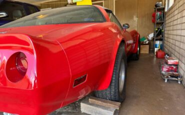 Chevrolet-corvette-1980-red-7