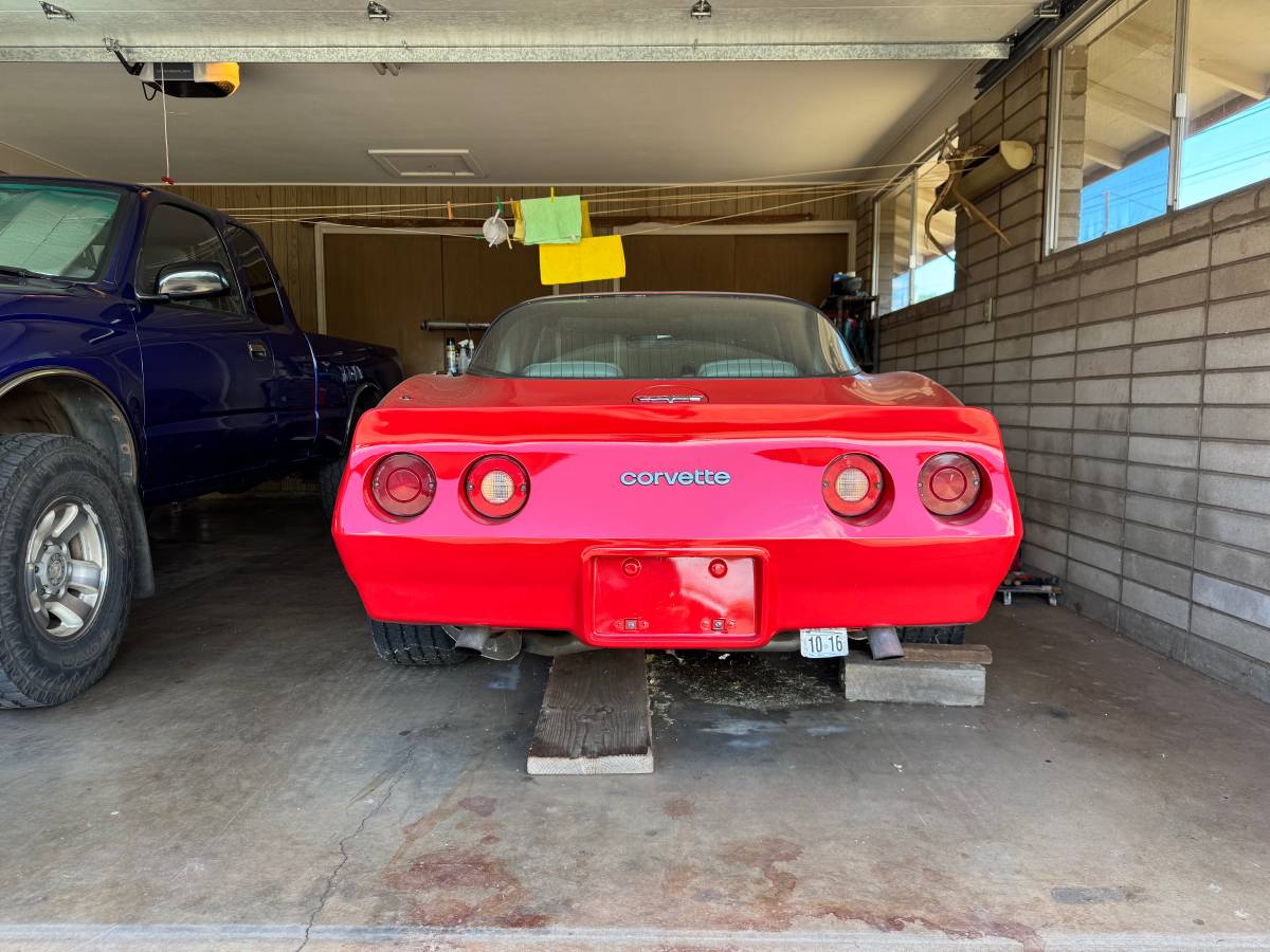 Chevrolet-corvette-1980-red-8