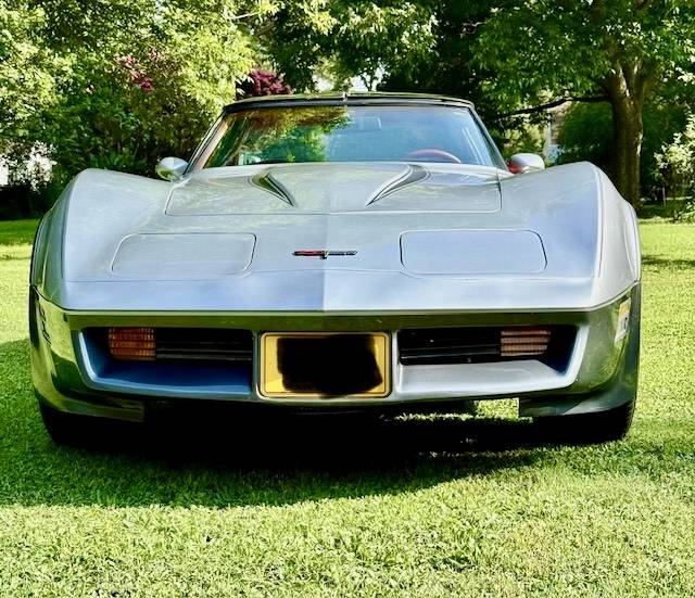 Chevrolet-corvette-1980-silver-1