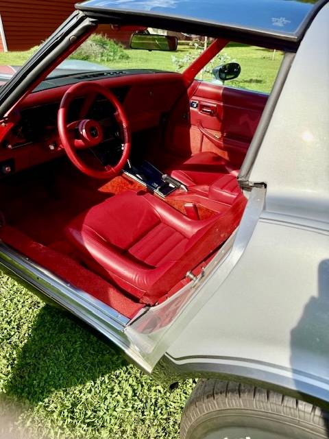 Chevrolet-corvette-1980-silver-5
