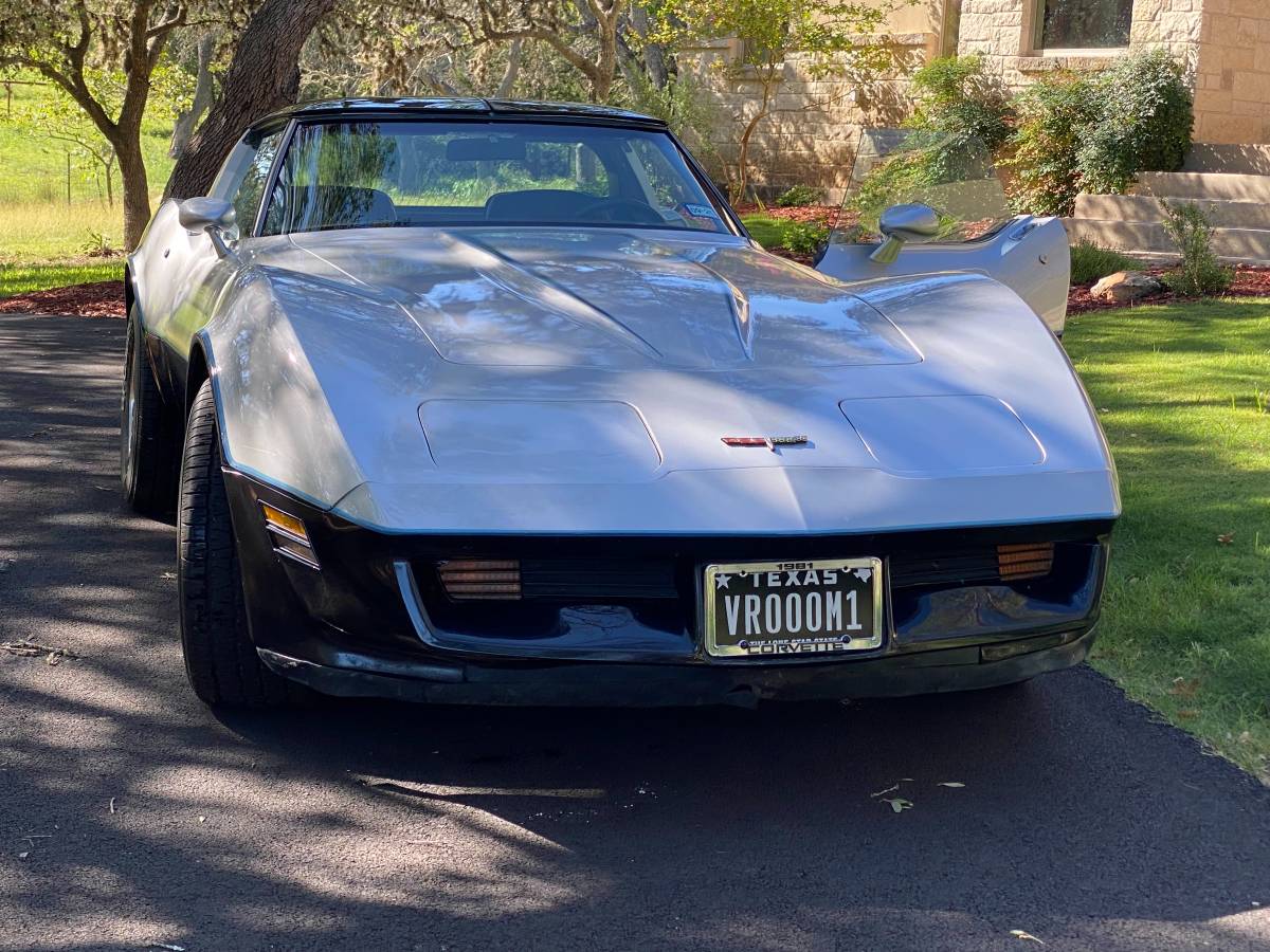 Chevrolet-corvette-1981-silver-1