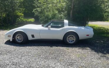 Chevrolet-corvette-1981-white