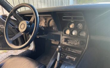 Chevrolet-corvette-1981-white-5