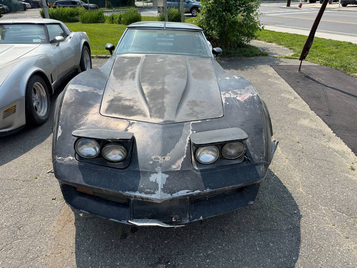 Chevrolet-corvette-1982-black-1