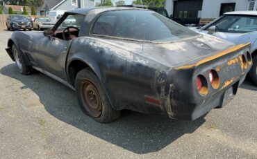 Chevrolet-corvette-1982-black-3