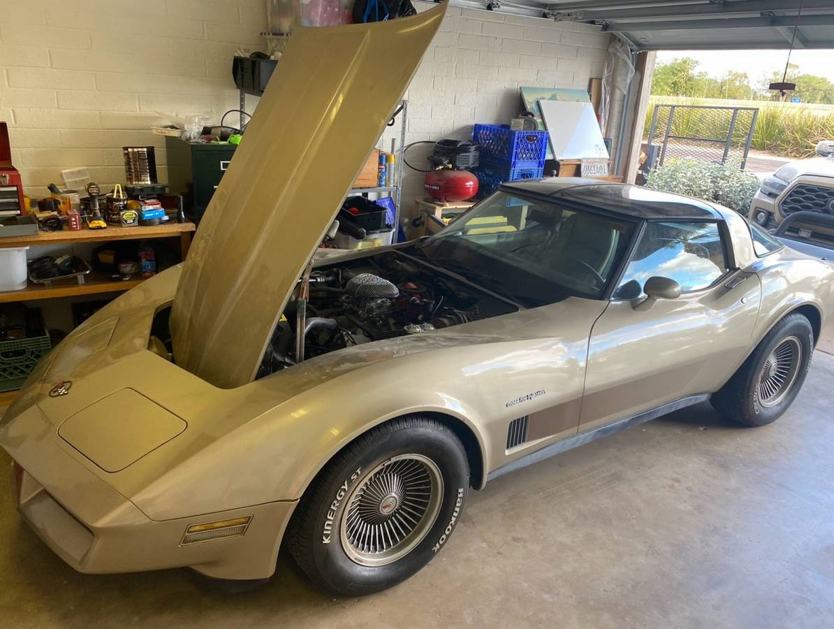 Chevrolet-corvette-1982-custom-2
