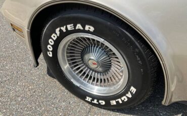 Chevrolet-corvette-1982-grey-11