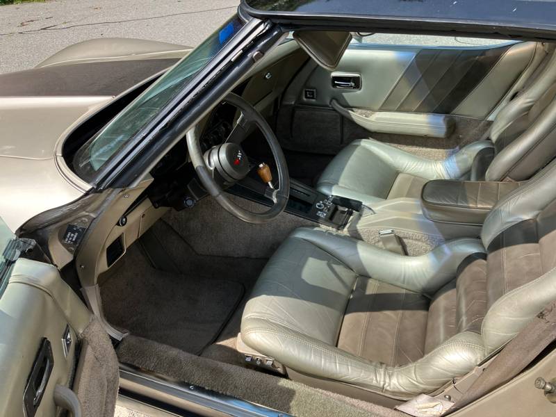Chevrolet-corvette-1982-grey-12