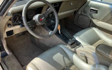 Chevrolet-corvette-1982-grey-13