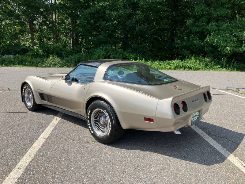 Chevrolet-corvette-1982-grey-2