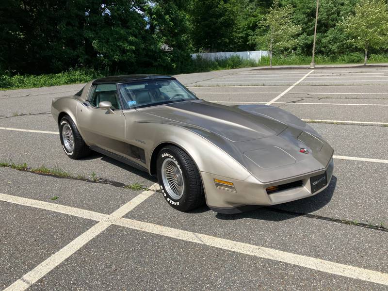 Chevrolet-corvette-1982-grey-3