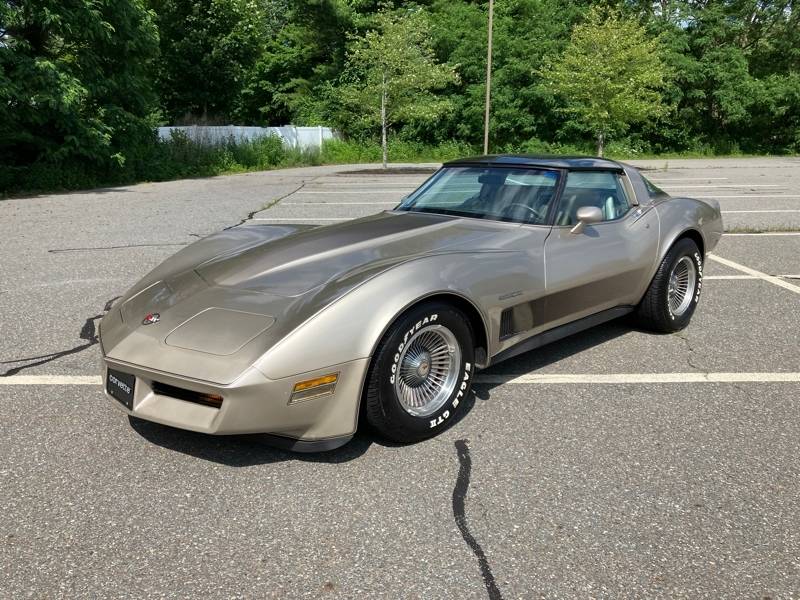 Chevrolet-corvette-1982-grey