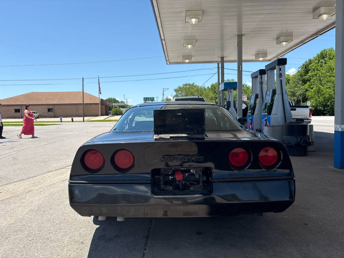 Chevrolet-corvette-1984-black-1