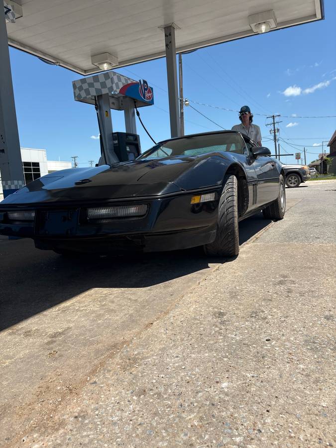 Chevrolet-corvette-1984-black