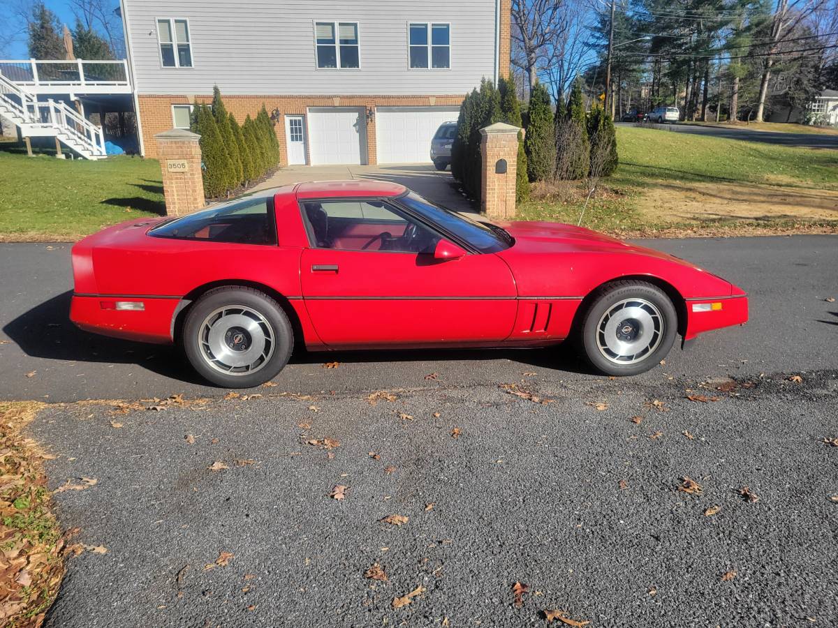 Chevrolet-corvette-1984-red-1