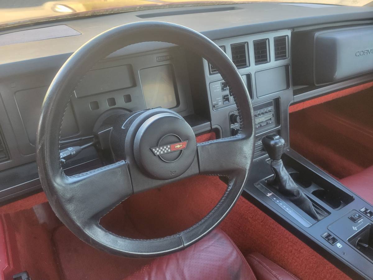 Chevrolet-corvette-1984-red-10