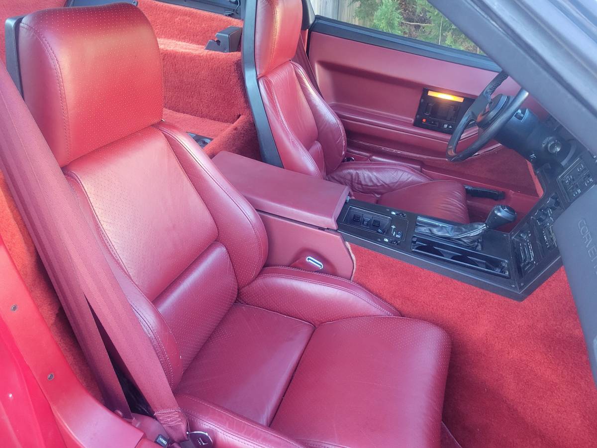 Chevrolet-corvette-1984-red-13