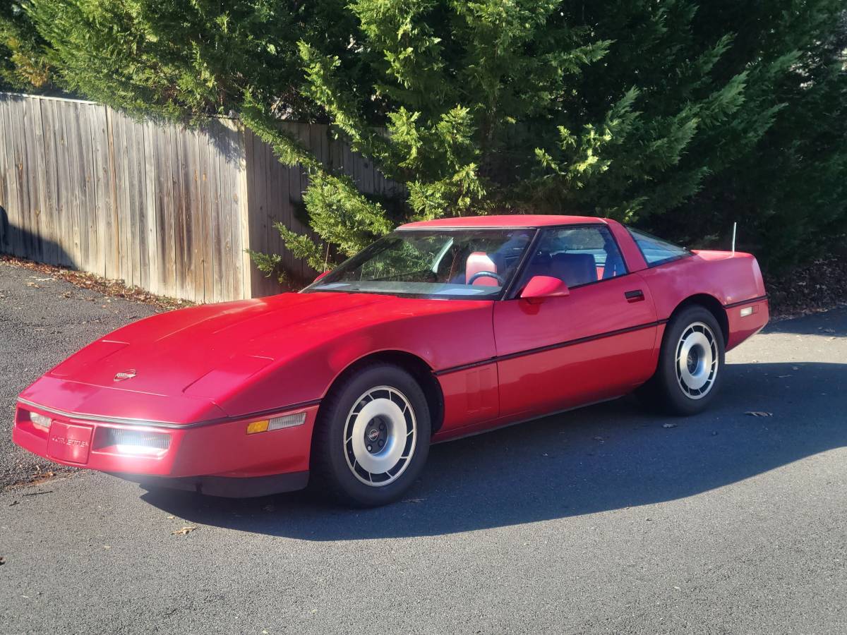 Chevrolet-corvette-1984-red