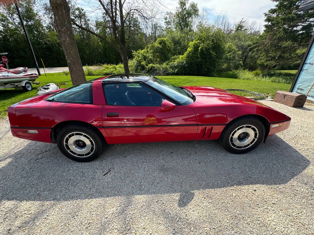 Chevrolet-corvette-1985-red-1
