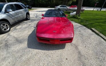 Chevrolet-corvette-1985-red