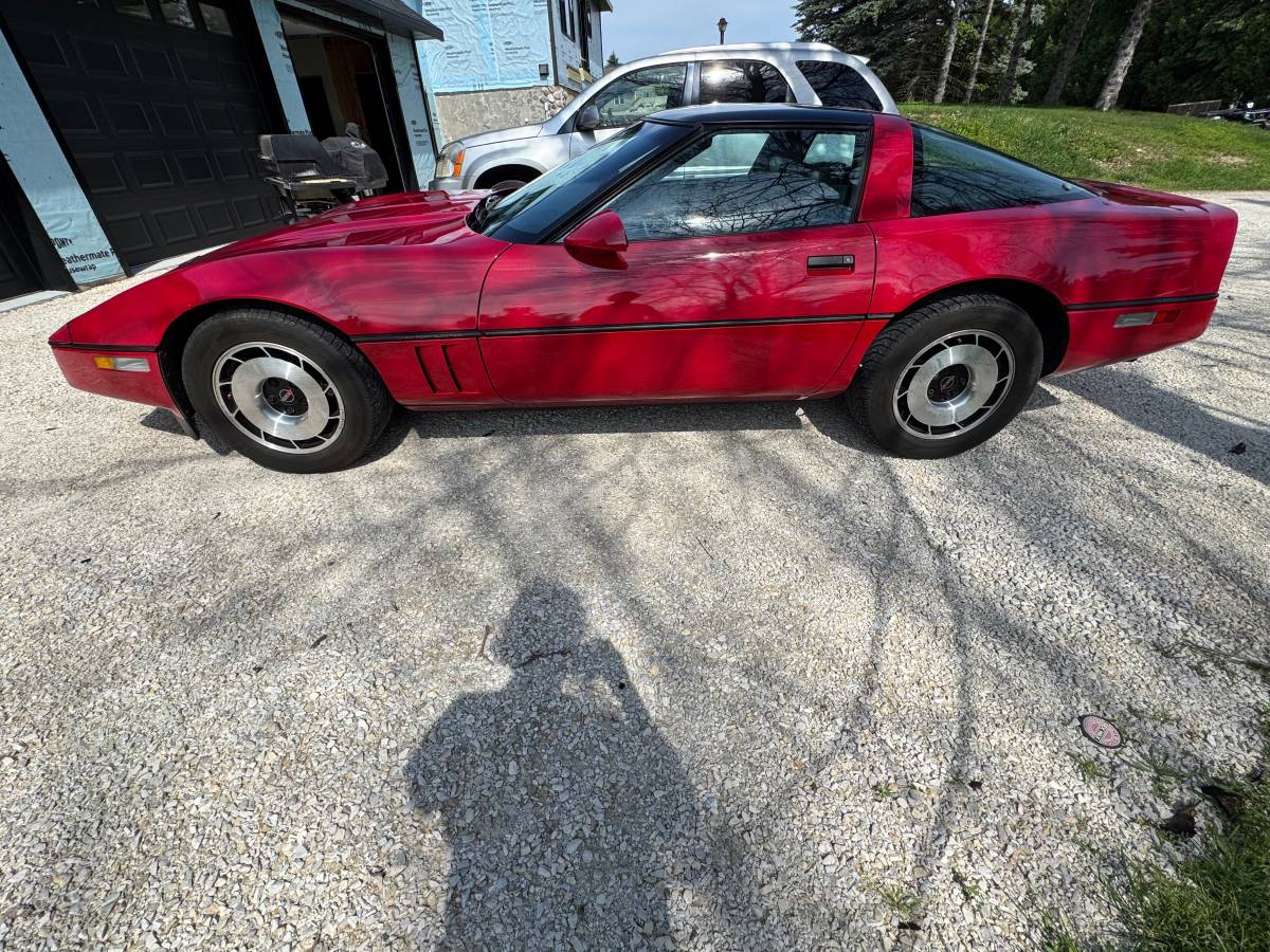 Chevrolet-corvette-1985-red-3