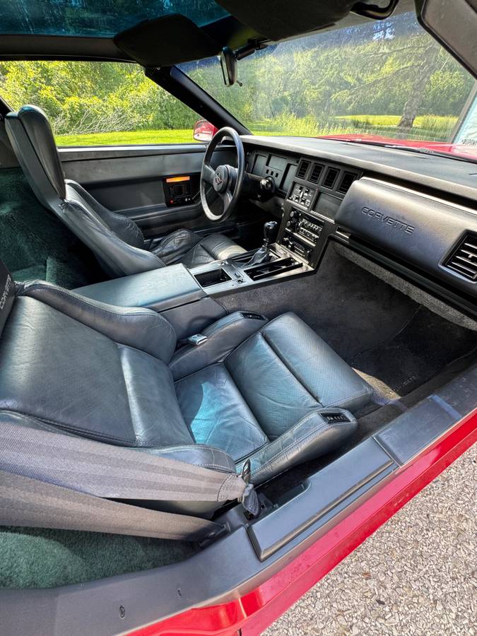 Chevrolet-corvette-1985-red-8