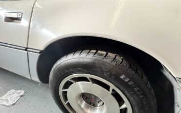 Chevrolet-corvette-1987-white-1