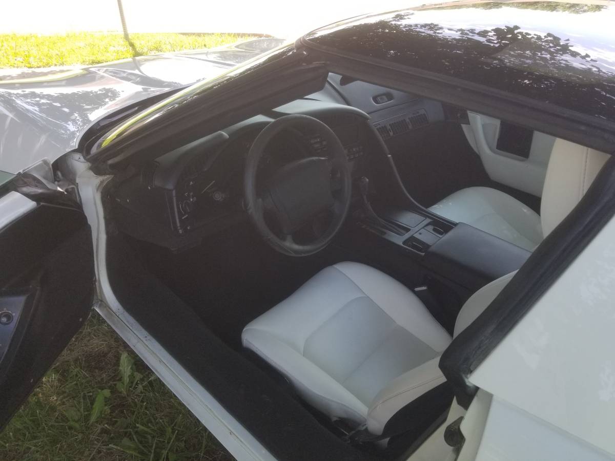 Chevrolet-corvette-1992-white-11