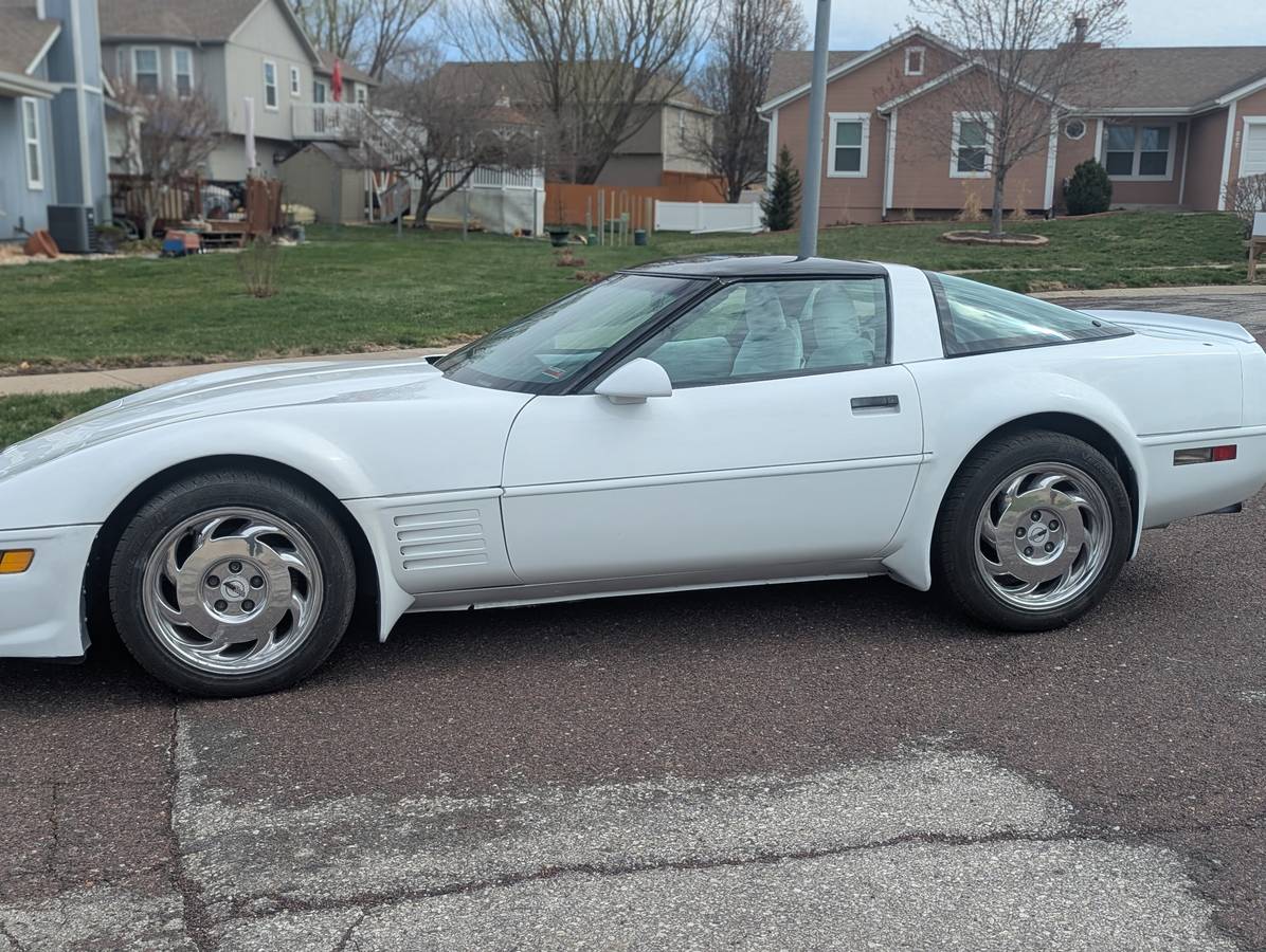 Chevrolet-corvette-1992-white-14