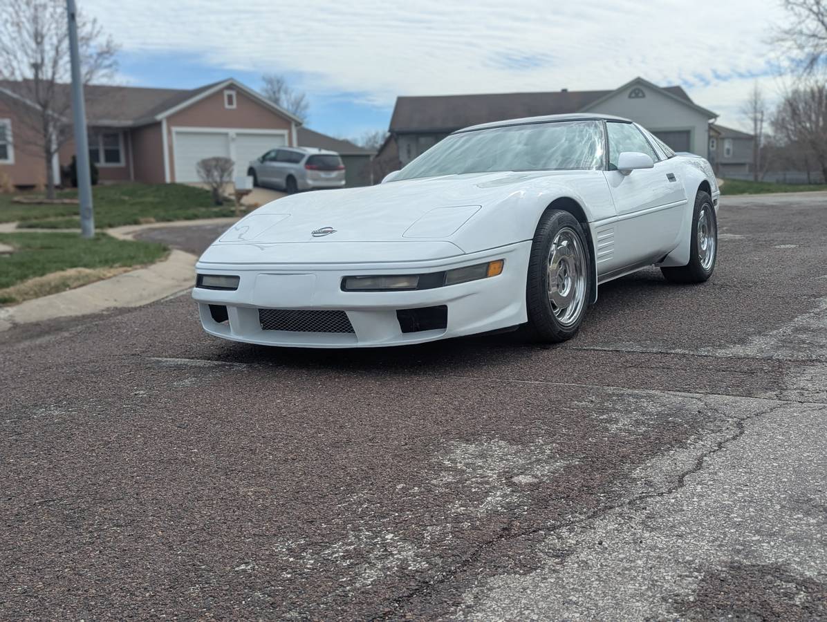 Chevrolet-corvette-1992-white-5