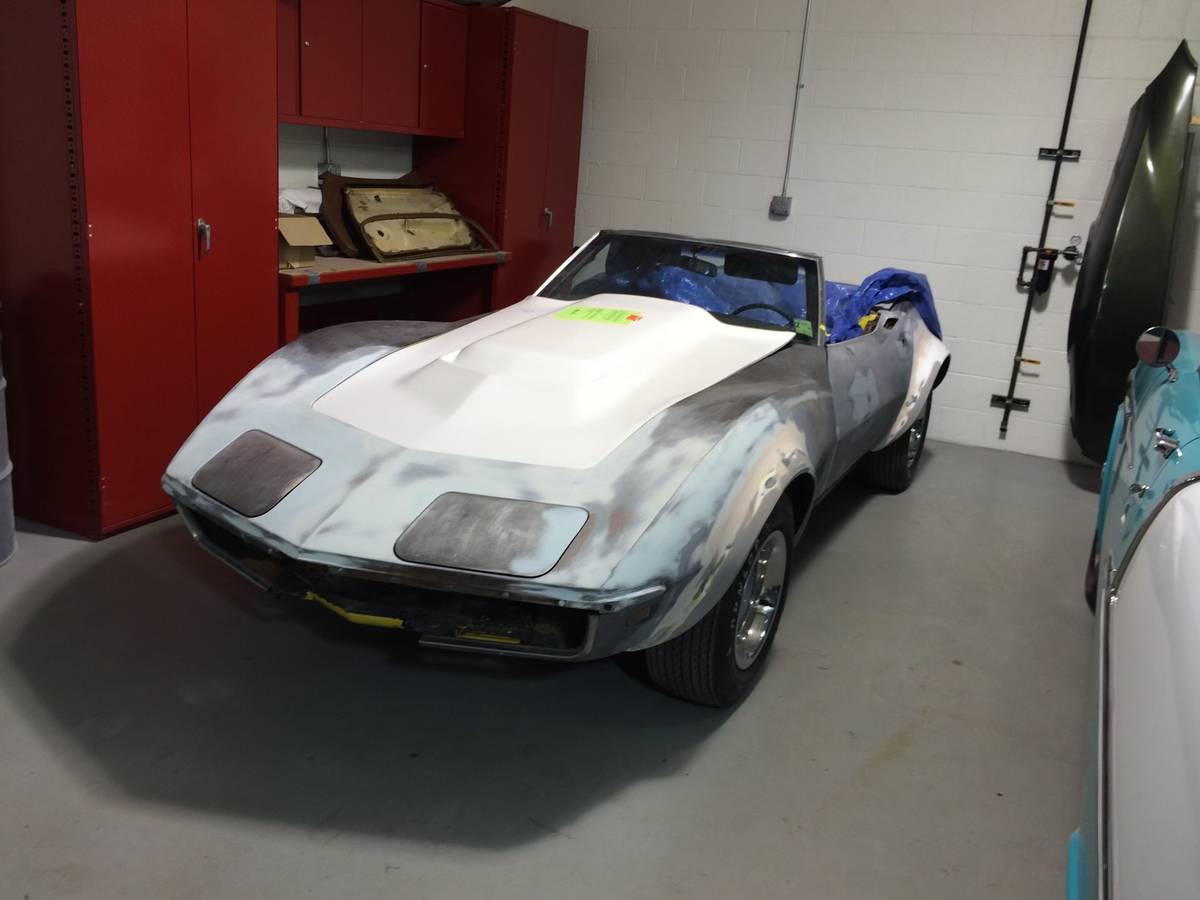 Chevrolet-corvette-convertible-1969-silver