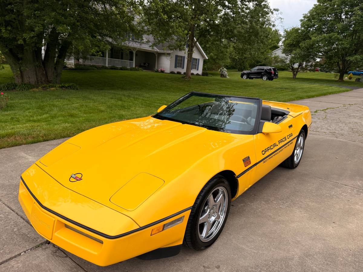 Chevrolet-corvette-convertible-1986-yellow-1